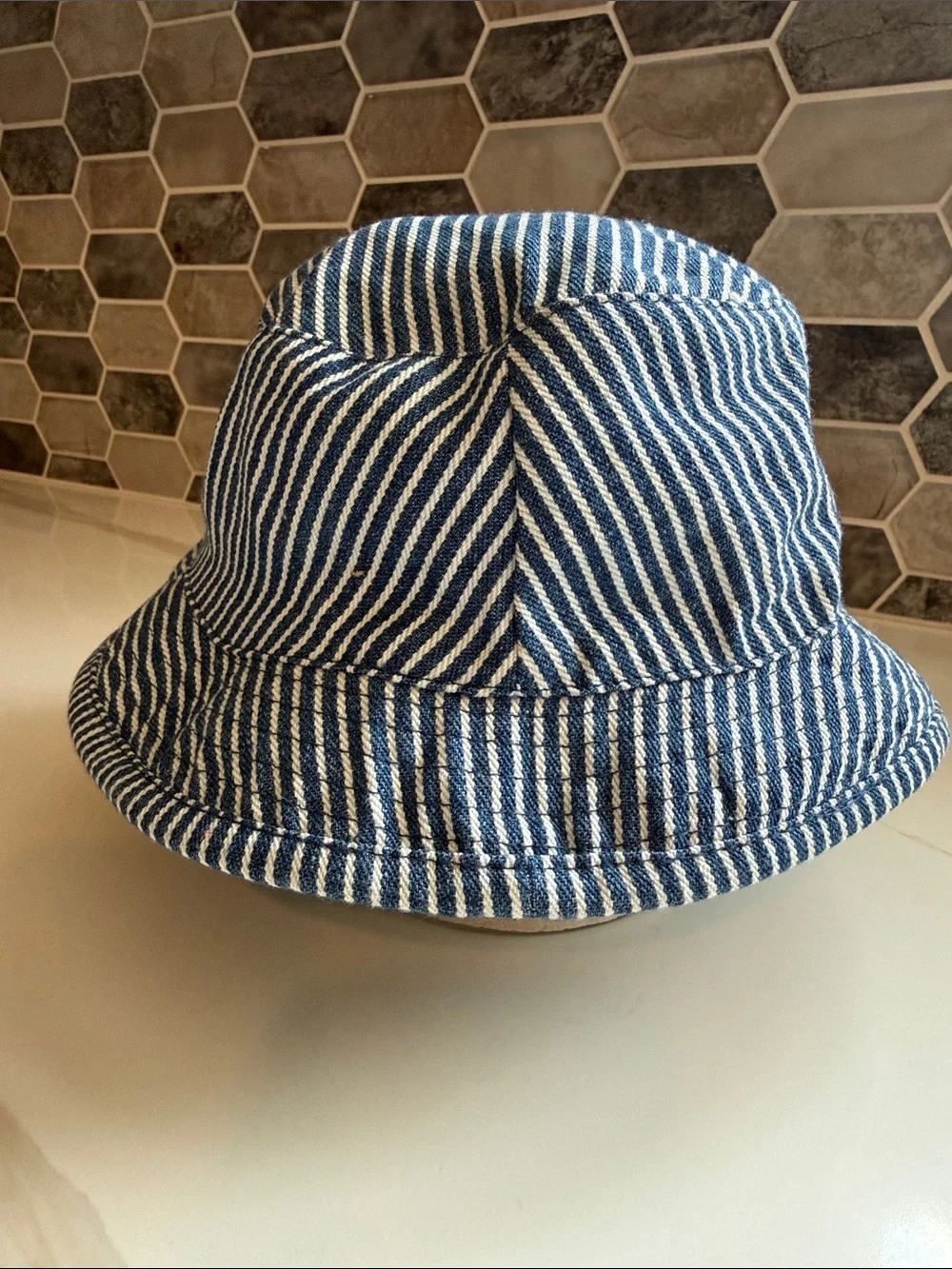 OshKosh B'gosh Navy and White Striped Infant’s Bucket Hat 👶🏼